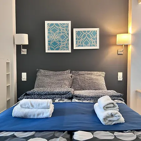 Amber Economy House & Hytte