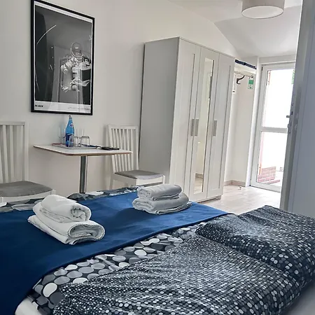 Amber Economy House & Lodge