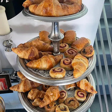 Amber Economy House & Lodge