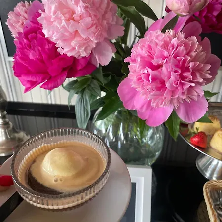 Lodge Amber Economy House & *