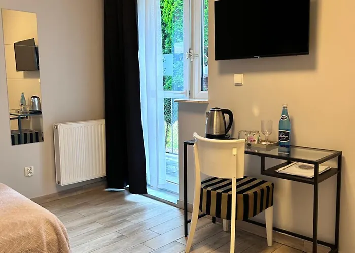 Деревянный коттедж Amber Economy House &