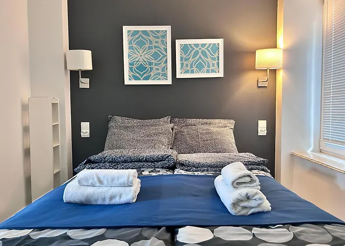 Amber Economy House & Деревянный коттедж *