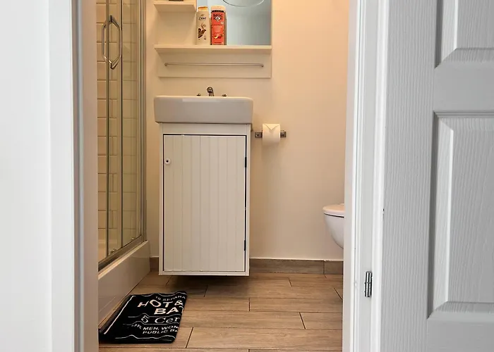 Alojamento de Turismo Selvagem Amber Economy House & *