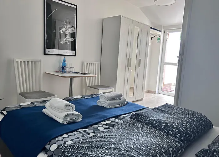 Amber Economy House & Деревянный коттедж