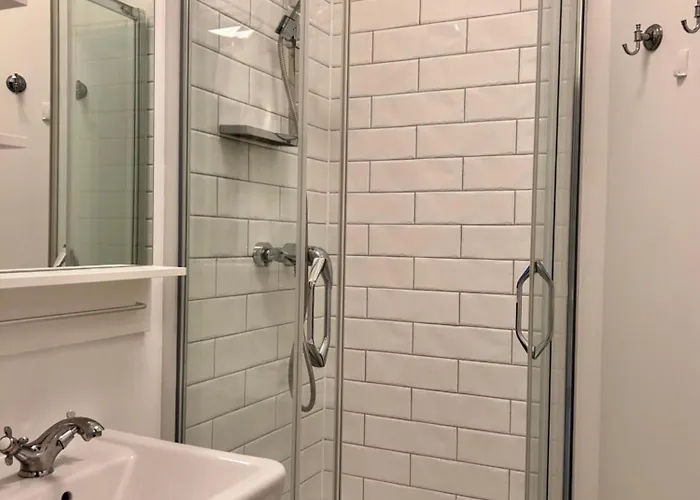 Amber Economy House & Деревянный коттедж *