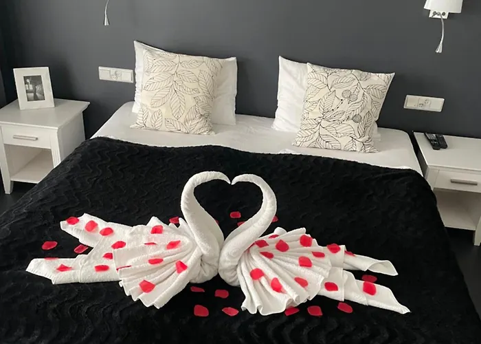 Деревянный коттедж Amber Economy House & *