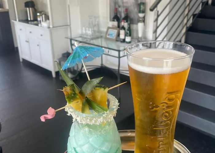 Lodge Amber Economy House & *