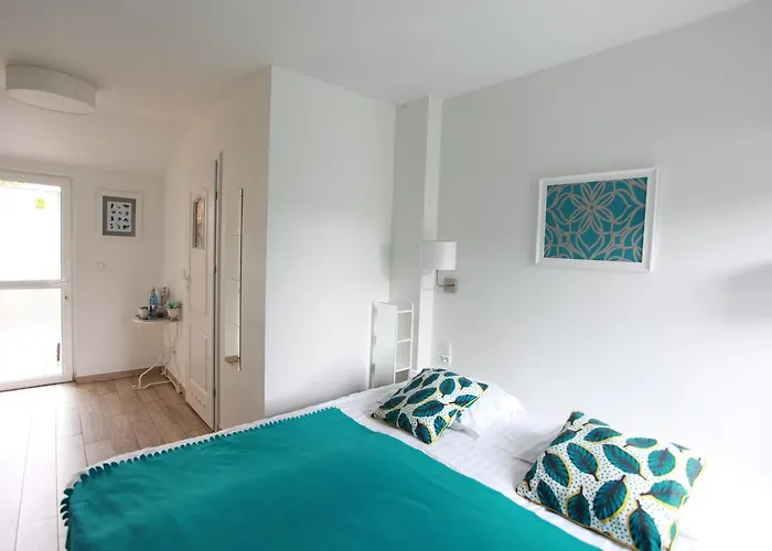 Alojamento de Turismo Selvagem Amber Economy House & *