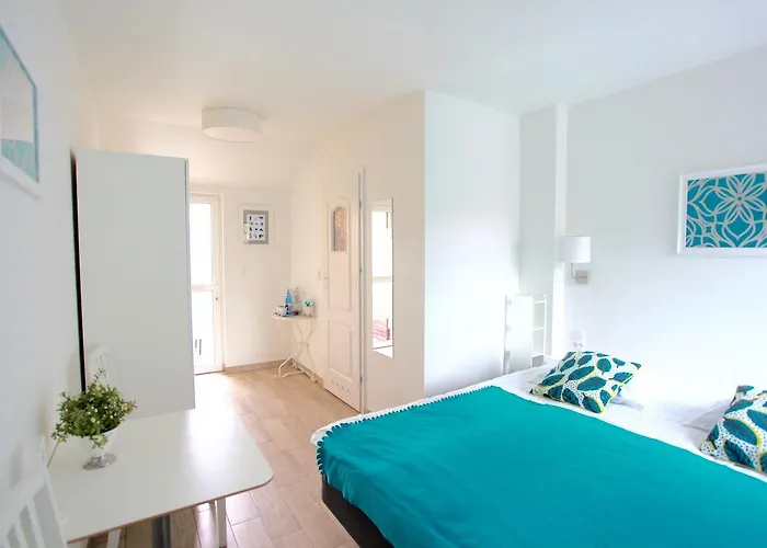 Alojamento de Turismo Selvagem Amber Economy House & *