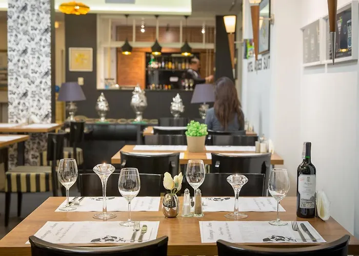 Amber Economy House & *